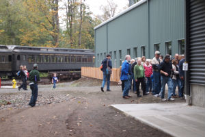 Guests arrive to the dedication.