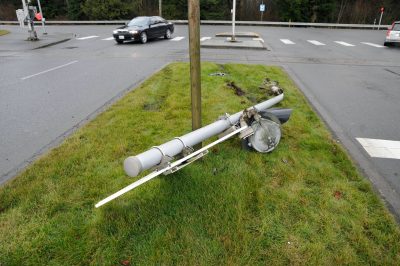 Damaged signal mast following early 2014 accident at Sno Parkway.