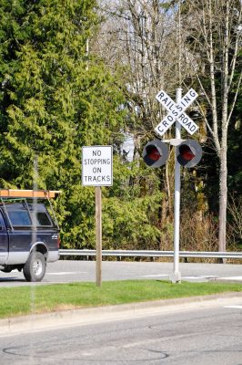 Replacement 2014 signal mast at Sno Parkway.