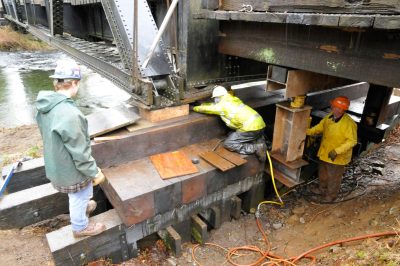 Work installing new supports for the Bridge 35 Pratt truss.