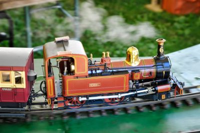 Miniature live steam locomotive "Peveril" speeds along a display at DOWT 2014.