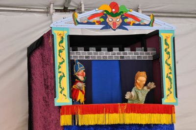 Clay Martin performing Punch & Judy during DOWT 2014.