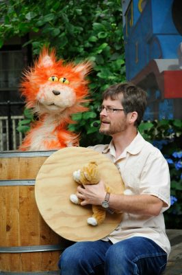 Eric Ode performs with Scratch the Barn Cat during DOWT 2014.