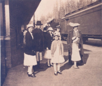 1930s – Drop Off at Cedar Falls Depot – NRM Collection