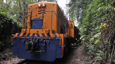 Orange locomotive 4024 at the end of the line by the Snoqualmie River Valley overlook