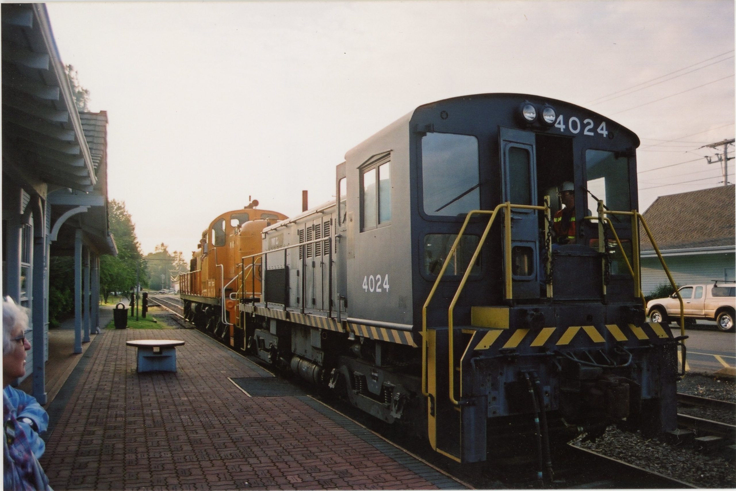 Former Kennecott Copper RSD-4 201 is coupled to RS-4-TC 4024 at the North Bend depot after 4024's arrival in 2001
